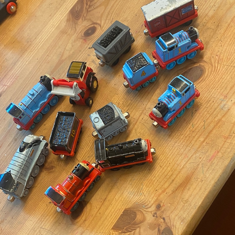 Thomas the train die cast engines and cars.  2002.  12 pieces